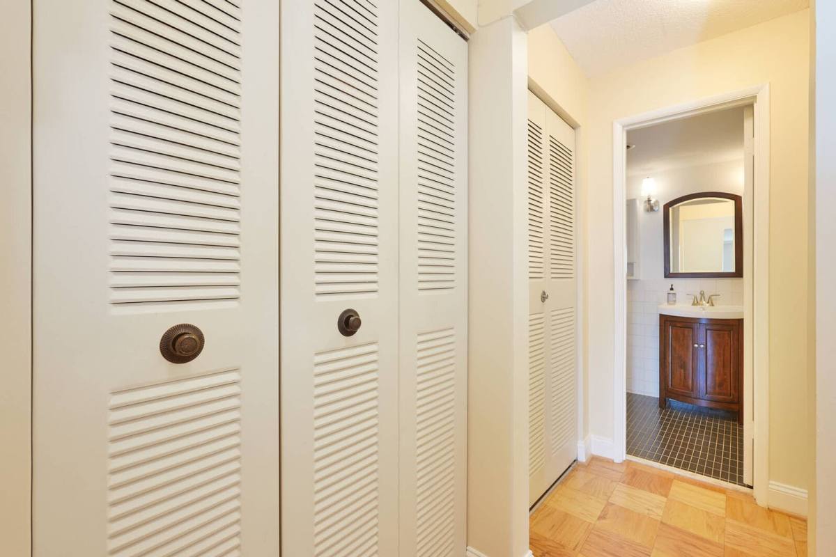 Condo for rent at 118 Monroe St, Rockville, MD 20850