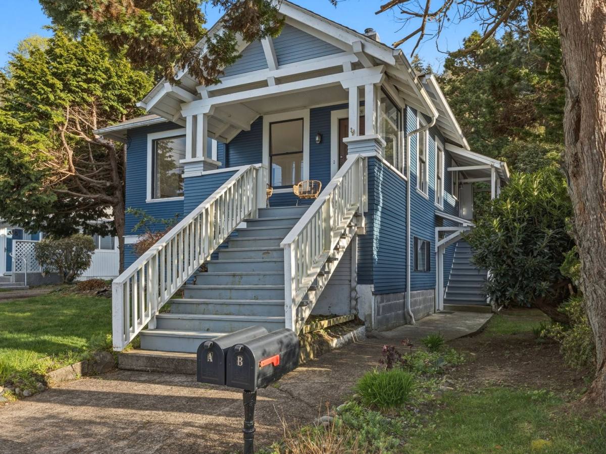 Apartment for rent at 1939 Irving Ave, Astoria, OR 97103