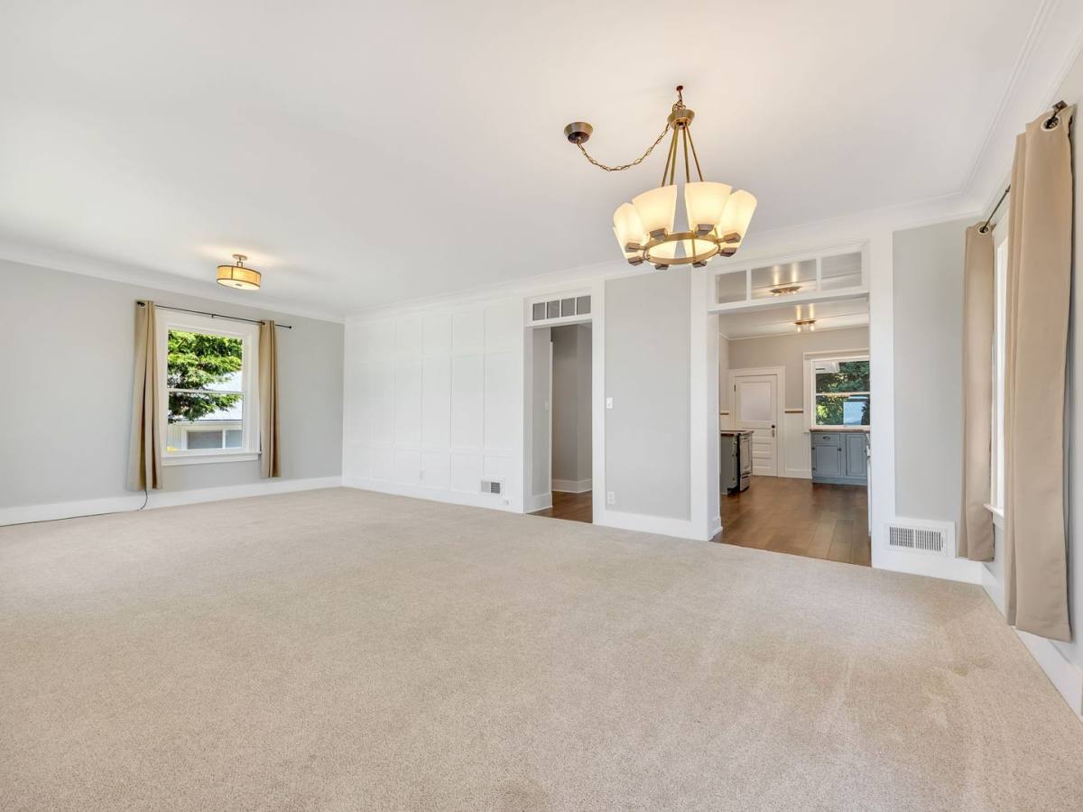 Apartment for rent at 1939 Irving Ave, Astoria, OR 97103