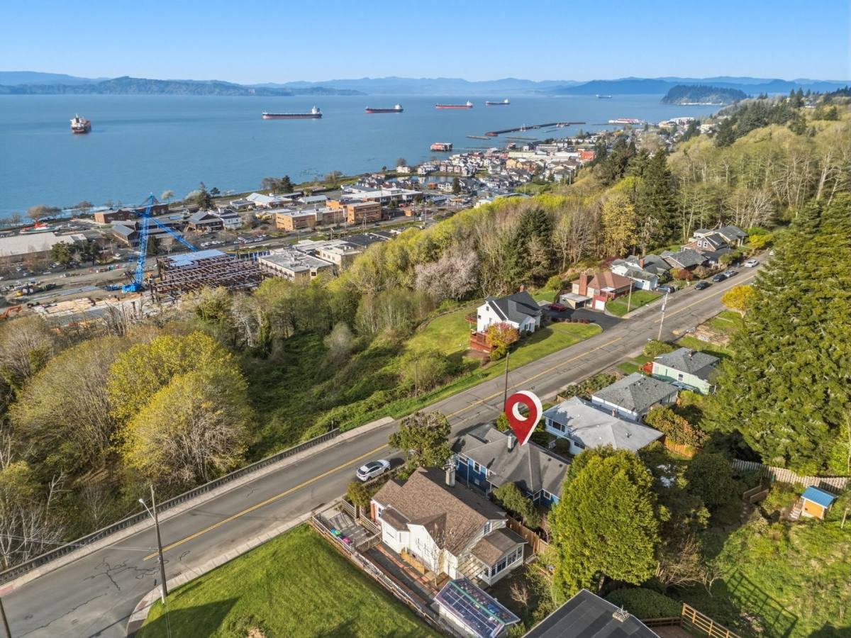Apartment for rent at 1939 Irving Ave, Astoria, OR 97103