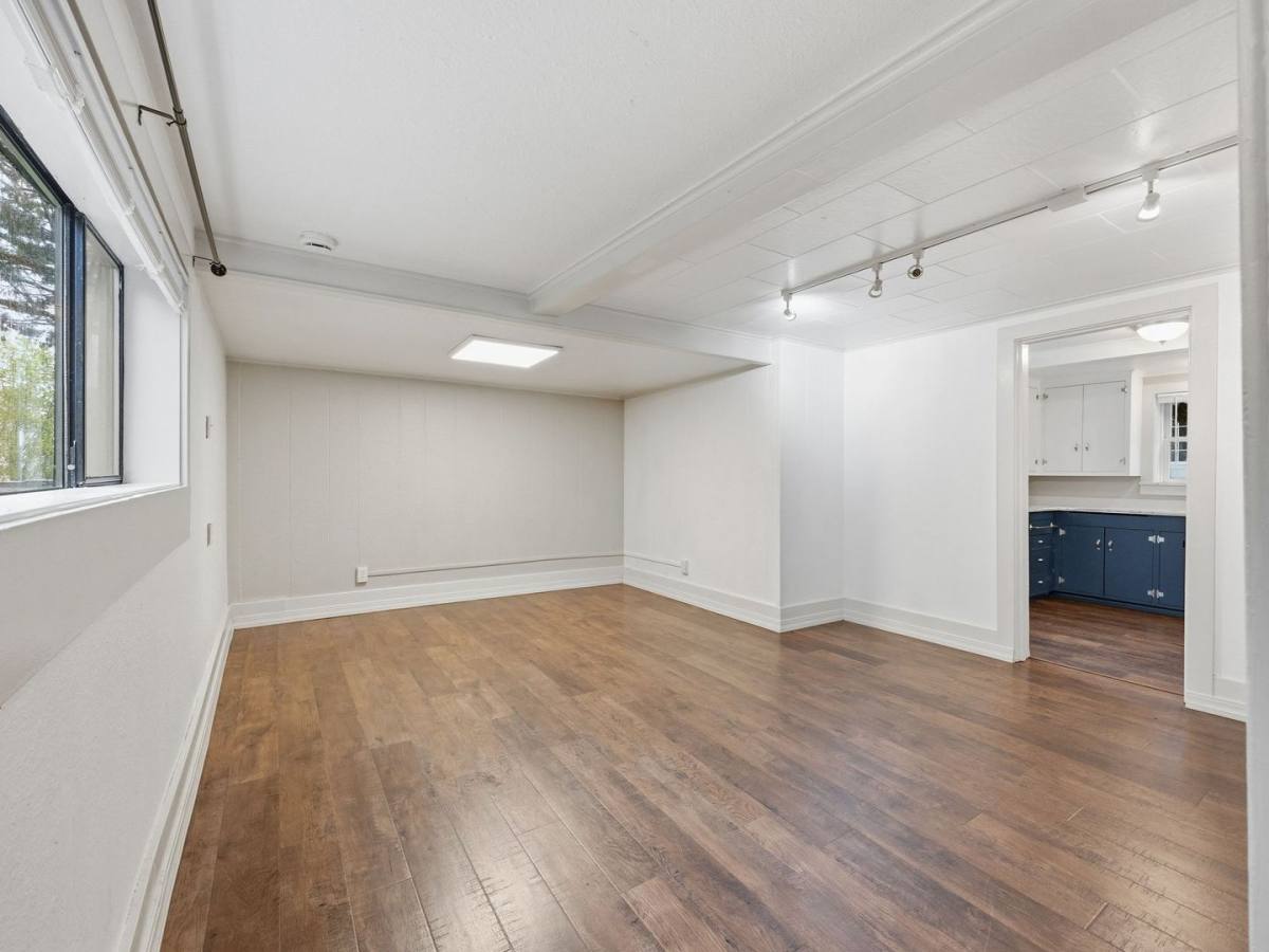 Apartment for rent at 1939 Irving Ave, Astoria, OR 97103