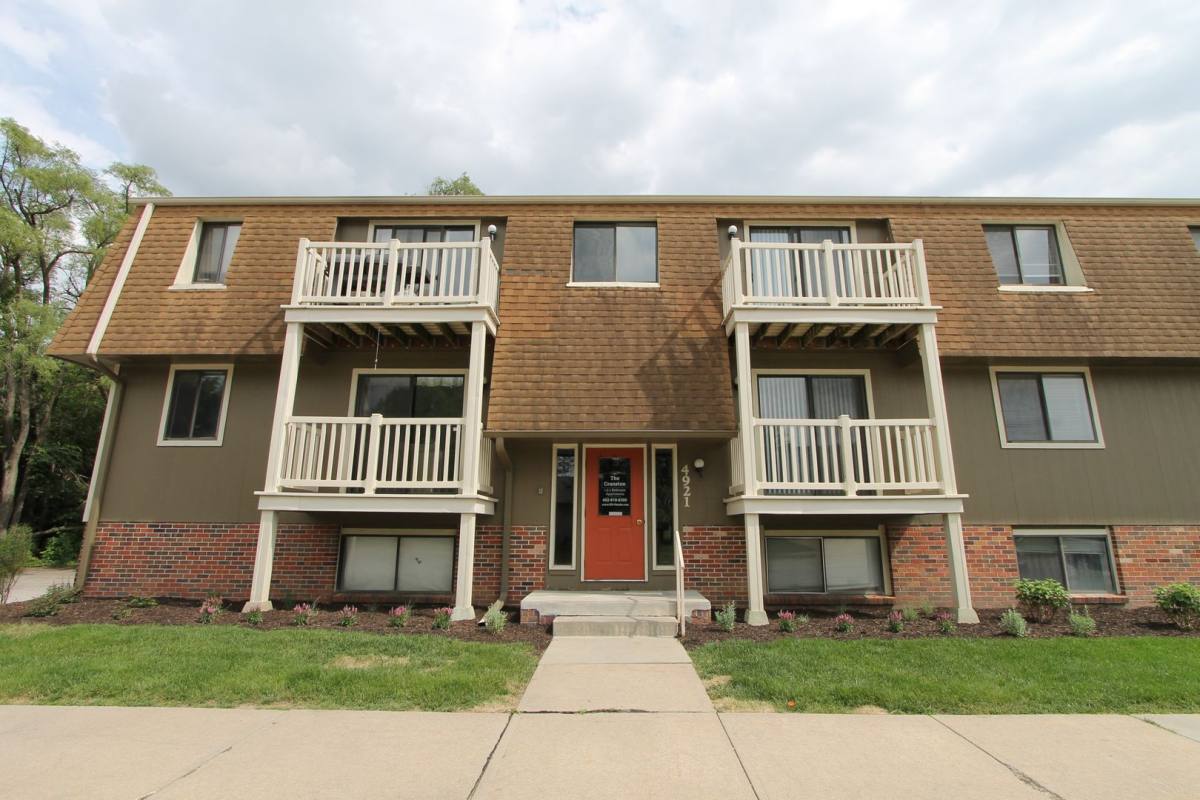 Apartment for rent at 4921 Copper Creek Rd, Omaha, NE 68157