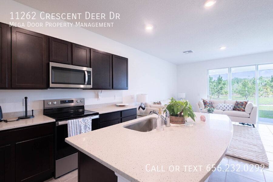 Townhouse for rent at 11262 Crescent Deer Dr, Land O Lakes, FL 34638