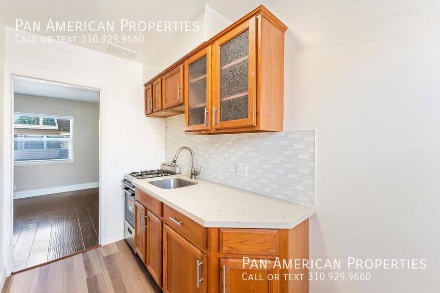 Apartment for rent at 440 Orange Ave #1, Long Beach, CA 90802