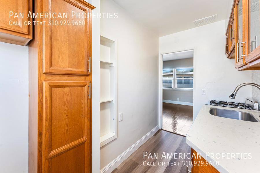 Apartment for rent at 440 Orange Ave #1, Long Beach, CA 90802