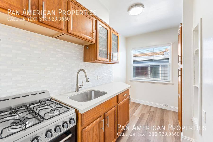 Apartment for rent at 440 Orange Ave #1, Long Beach, CA 90802