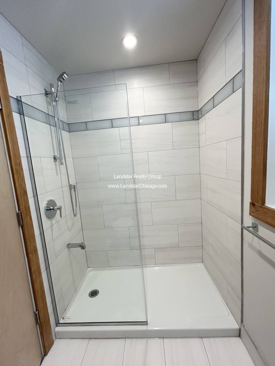 Apartment for rent at 4611 S Ellis Ave, Chicago, IL 60653