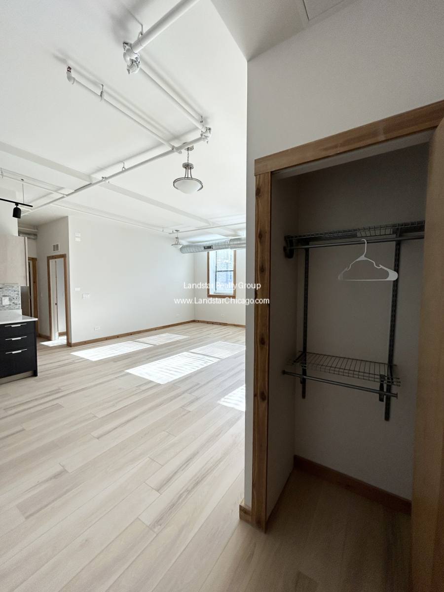 Apartment for rent at 4611 S Ellis Ave, Chicago, IL 60653