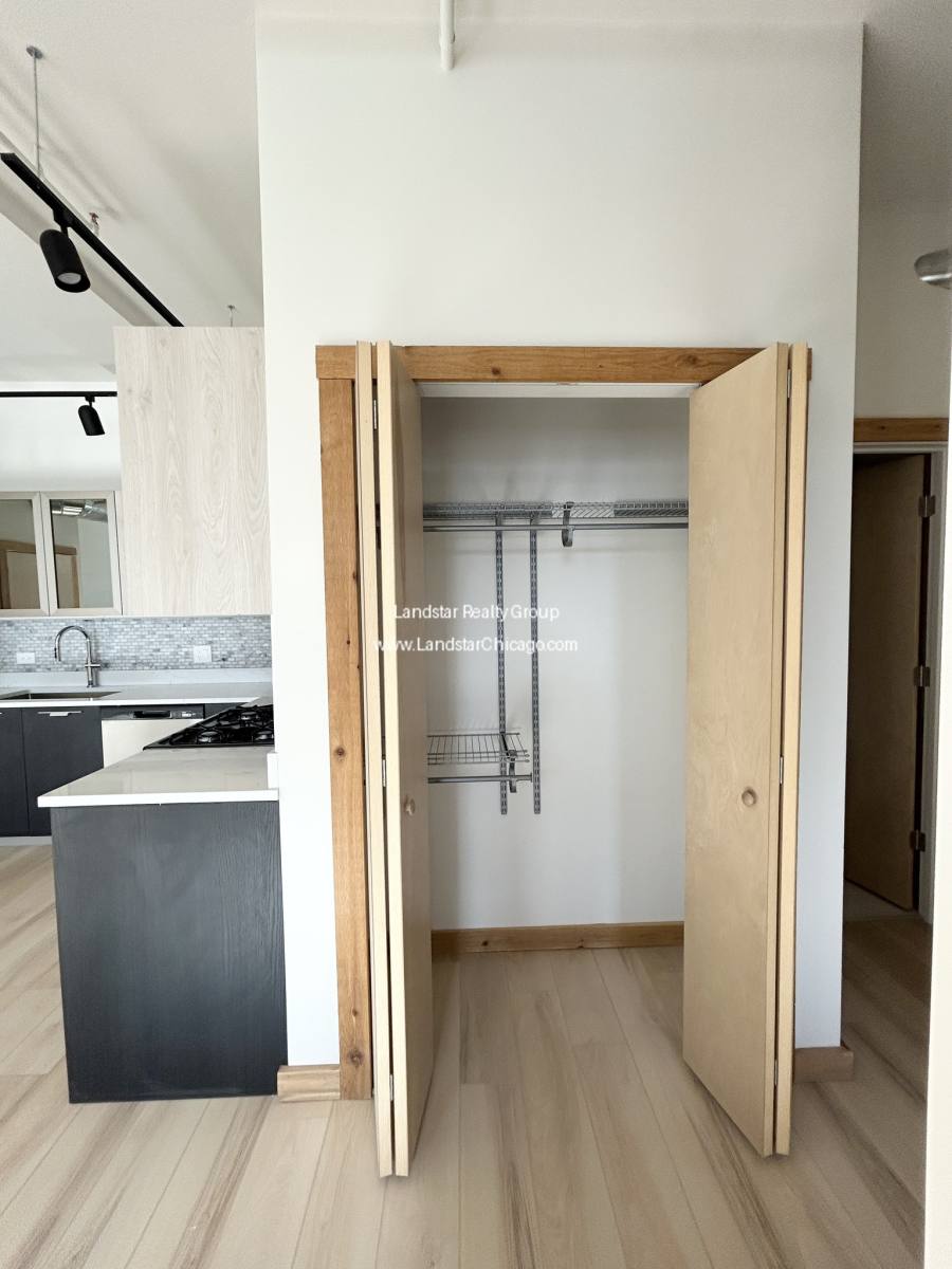 Apartment for rent at 4611 S Ellis Ave, Chicago, IL 60653