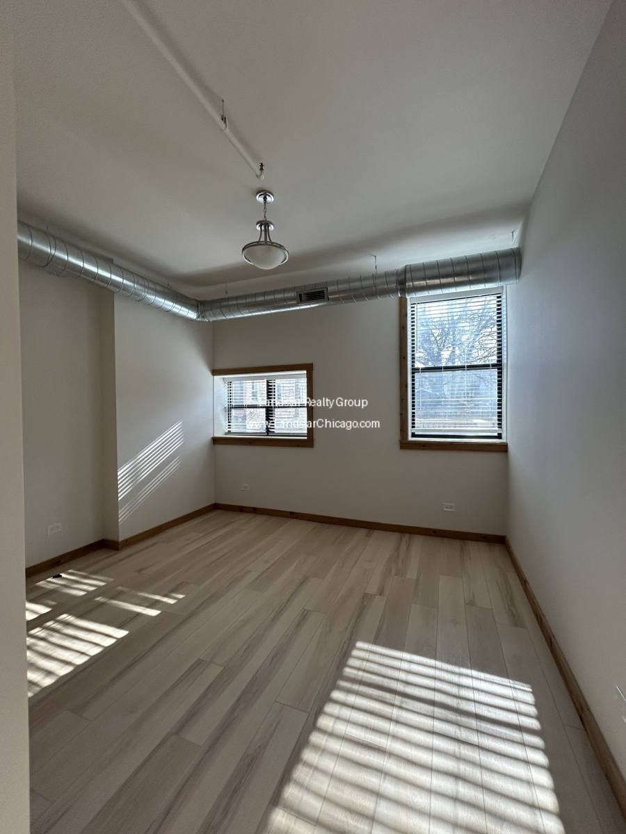Apartment for rent at 4611 S Ellis Ave, Chicago, IL 60653
