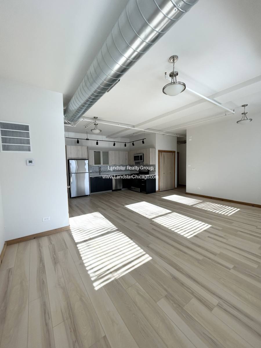 Apartment for rent at 4611 S Ellis Ave, Chicago, IL 60653