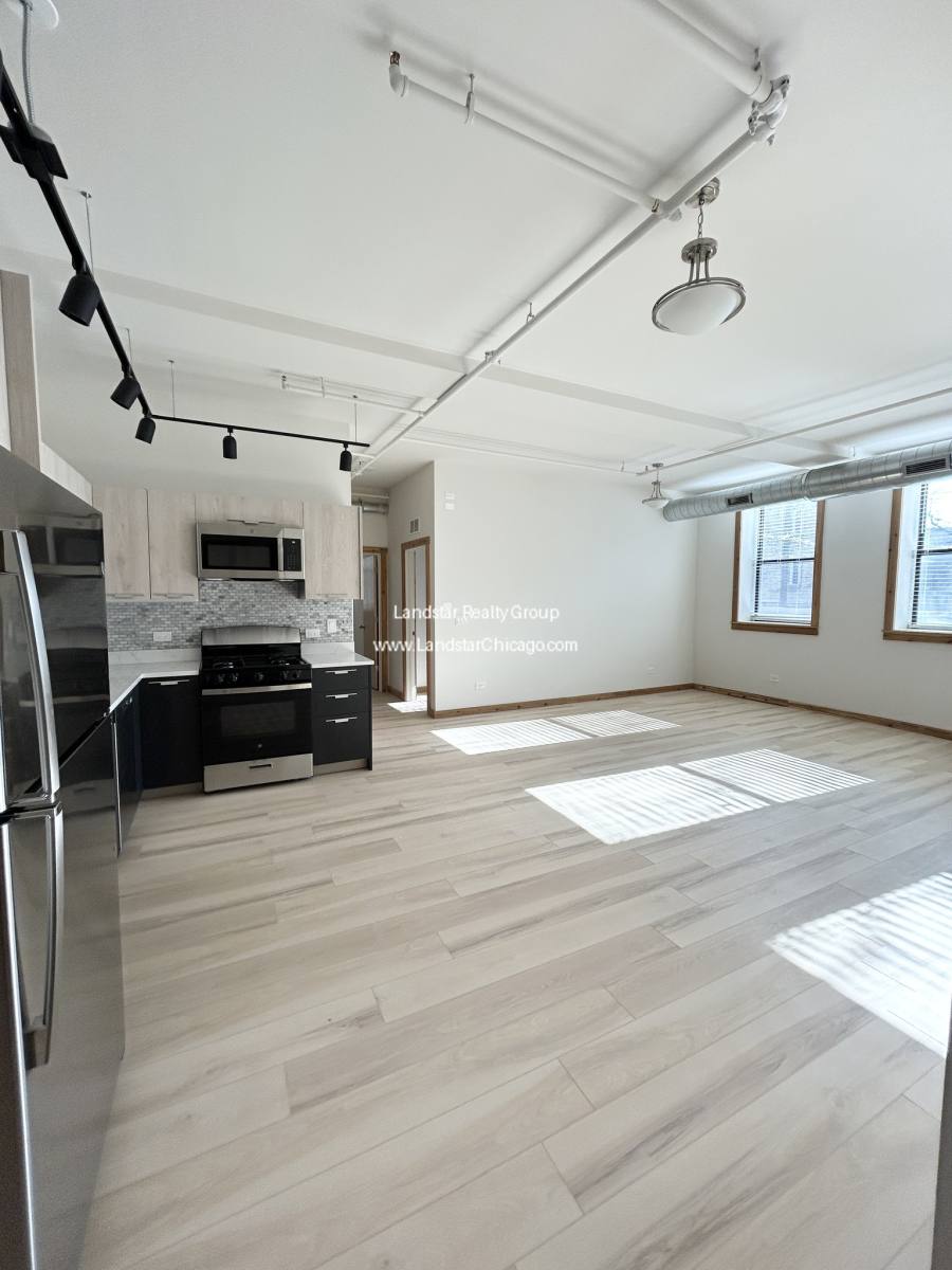 Apartment for rent at 4611 S Ellis Ave, Chicago, IL 60653