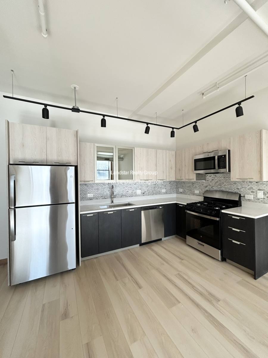 Apartment for rent at 4611 S Ellis Ave, Chicago, IL 60653