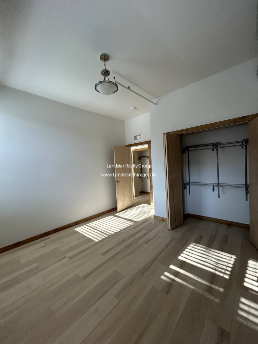 Apartment for rent at 4611 S Ellis Ave, Chicago, IL 60653