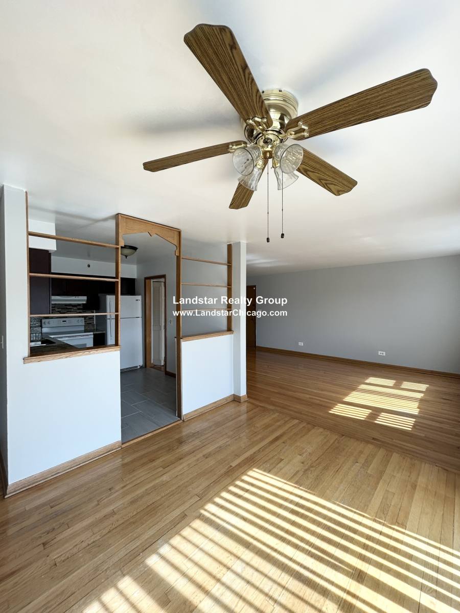 Apartment for rent at 1004 S River Rd, Des Plaines, IL 60016