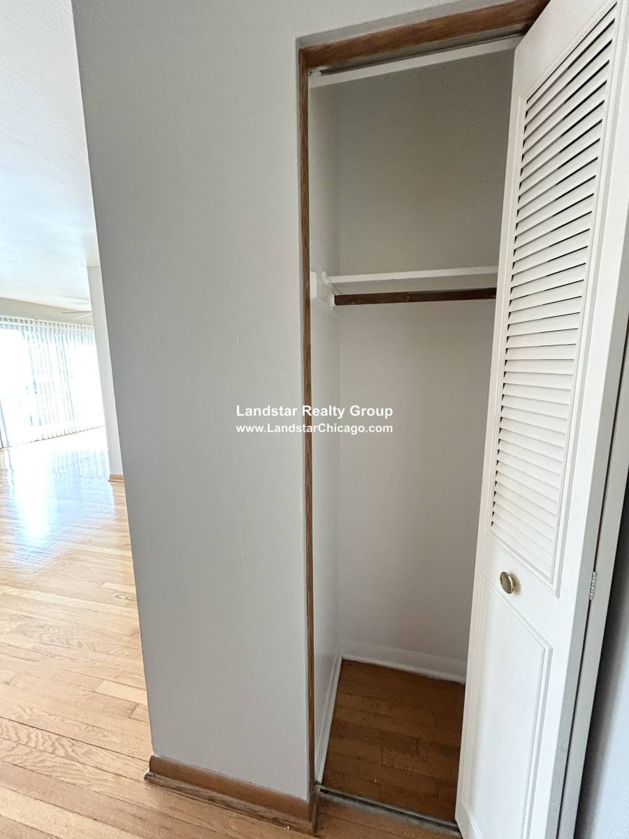 Apartment for rent at 1004 S River Rd, Des Plaines, IL 60016