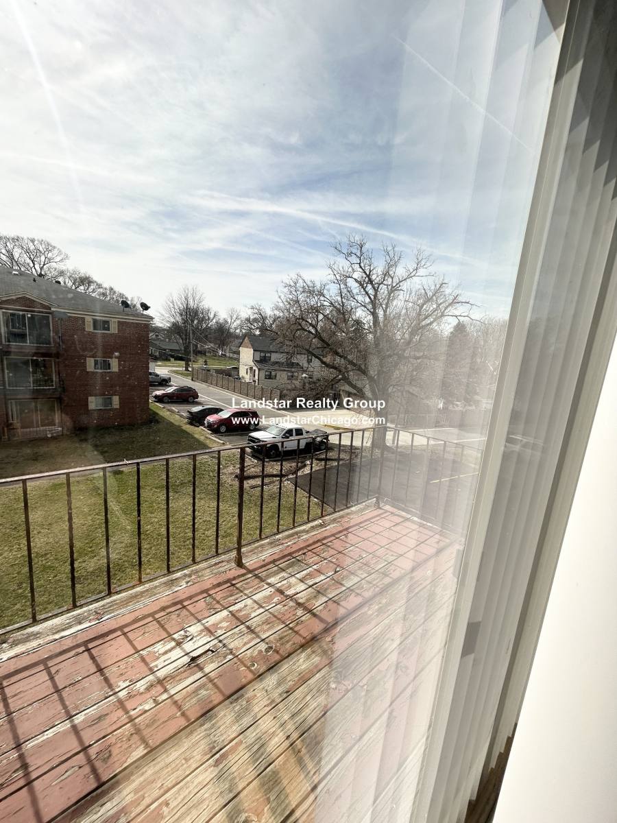 Apartment for rent at 1004 S River Rd, Des Plaines, IL 60016