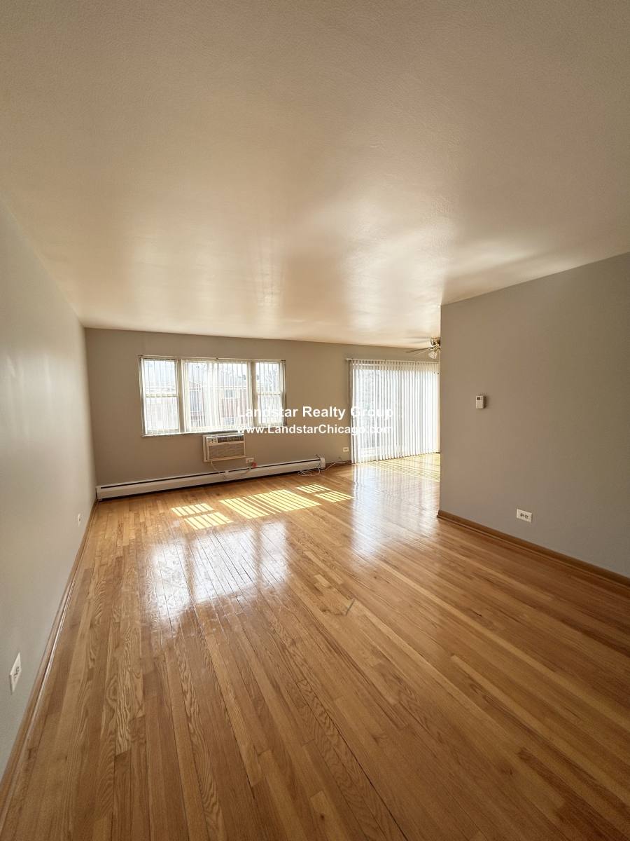 Apartment for rent at 1004 S River Rd, Des Plaines, IL 60016