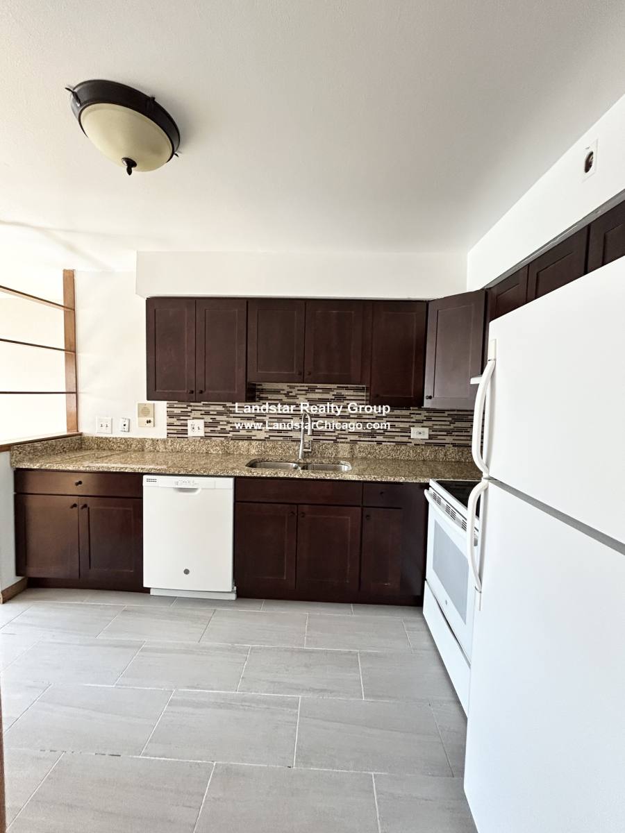 Apartment for rent at 1004 S River Rd, Des Plaines, IL 60016