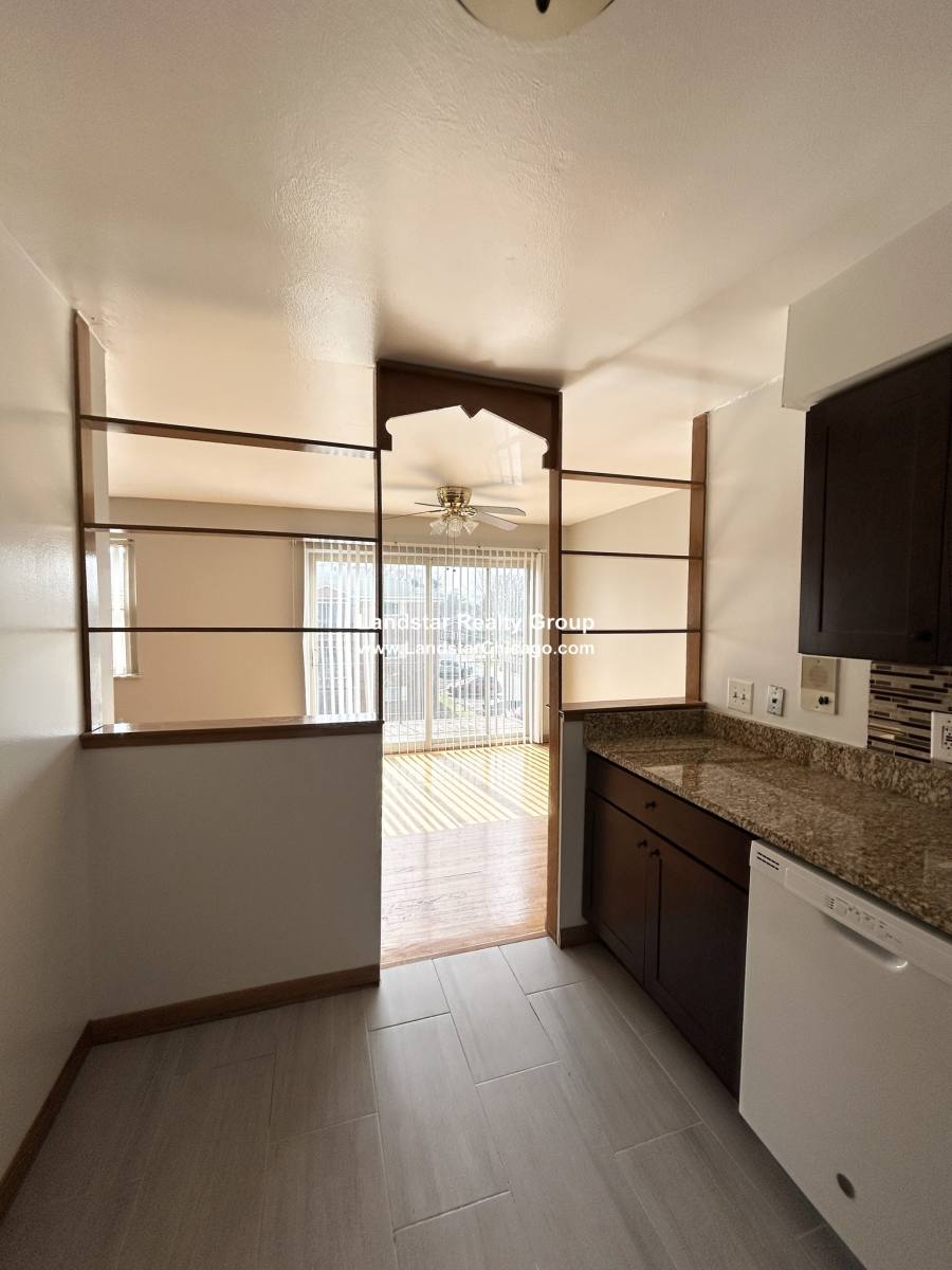 Apartment for rent at 1004 S River Rd, Des Plaines, IL 60016