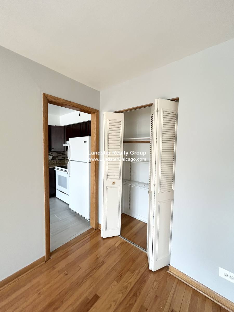 Apartment for rent at 1004 S River Rd, Des Plaines, IL 60016