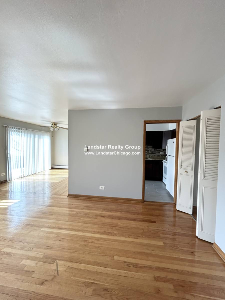 Apartment for rent at 1004 S River Rd, Des Plaines, IL 60016