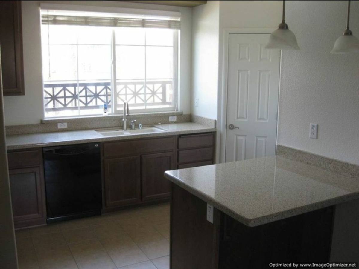 Apartment for rent at 2001 Club Center Dr, Sacramento, CA 95835