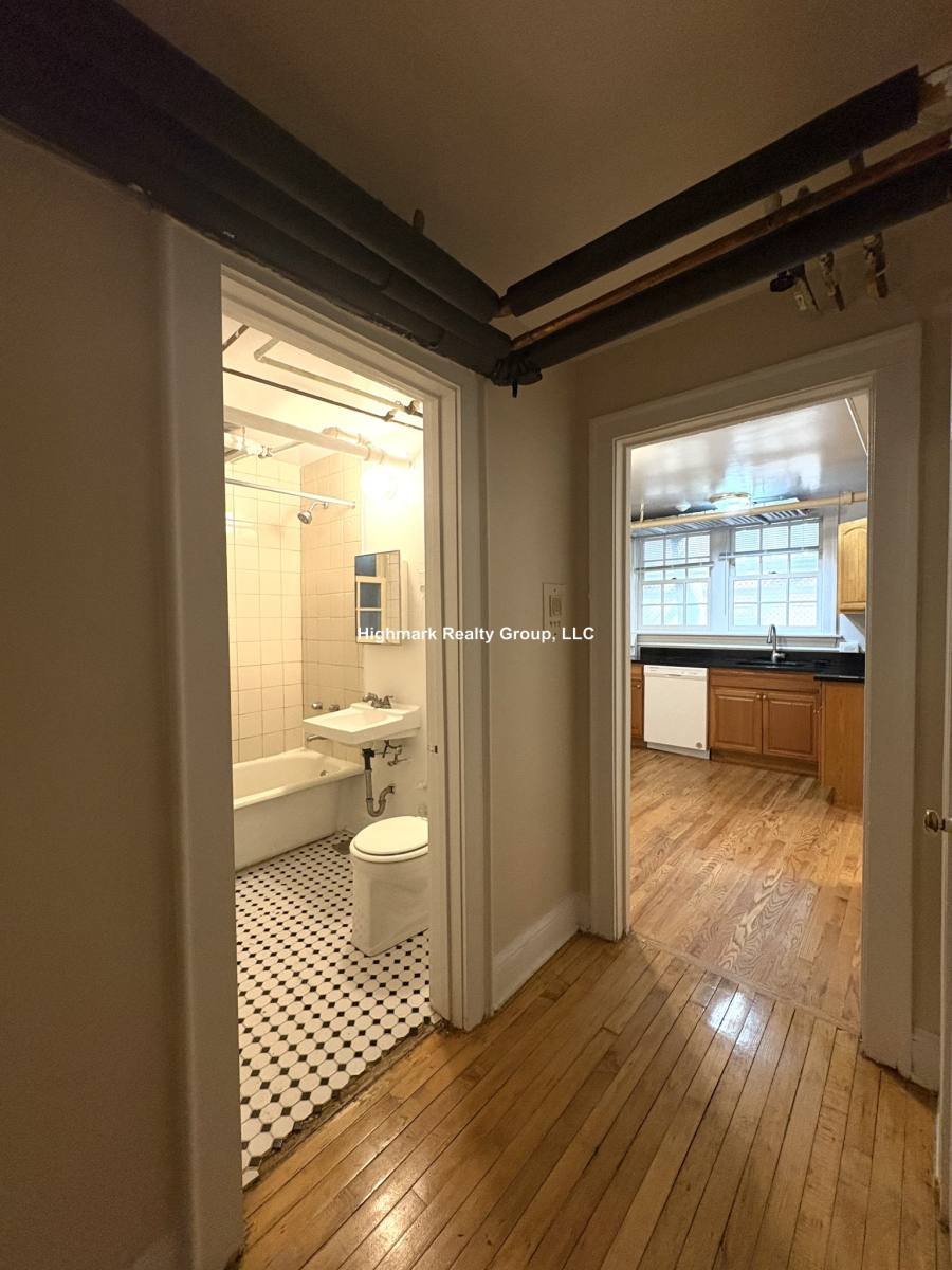 Apartment for rent at 1454 Oak Ave, Evanston, IL 60201
