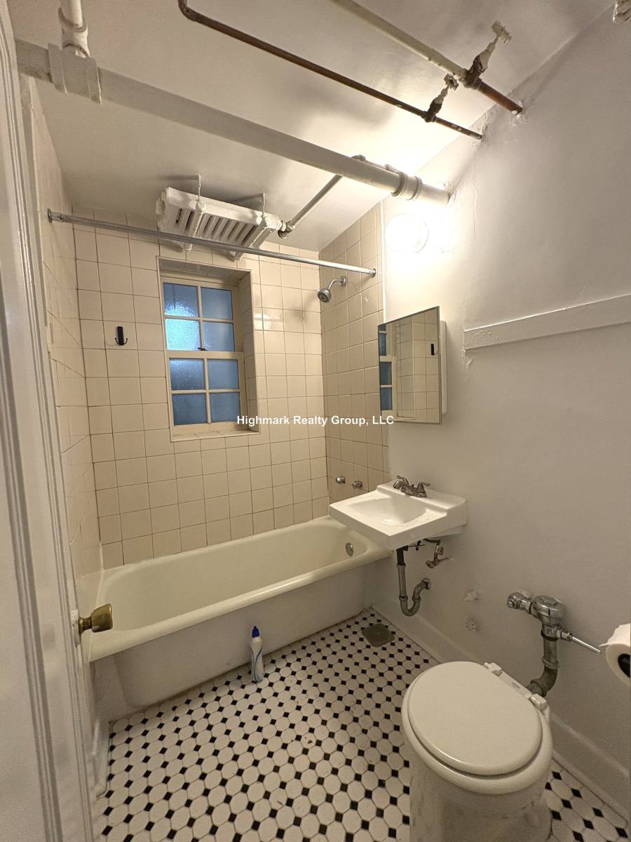 Apartment for rent at 1454 Oak Ave, Evanston, IL 60201