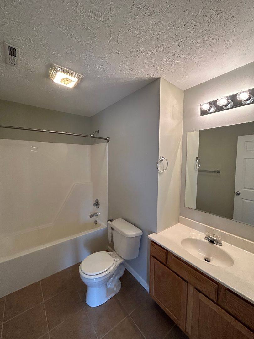 Apartment for rent at 1102 Ravina Dr, Chatham, IL 62629