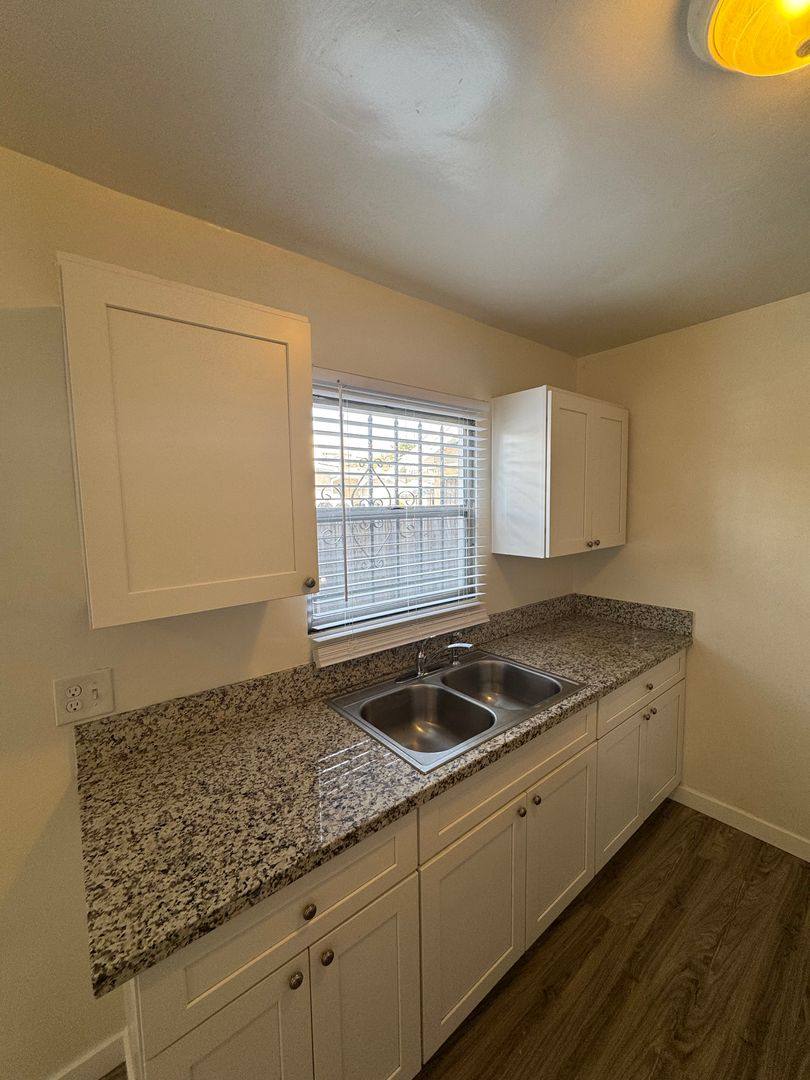 Apartment for rent at 1134 Raymond Ave, Long Beach, CA 90804