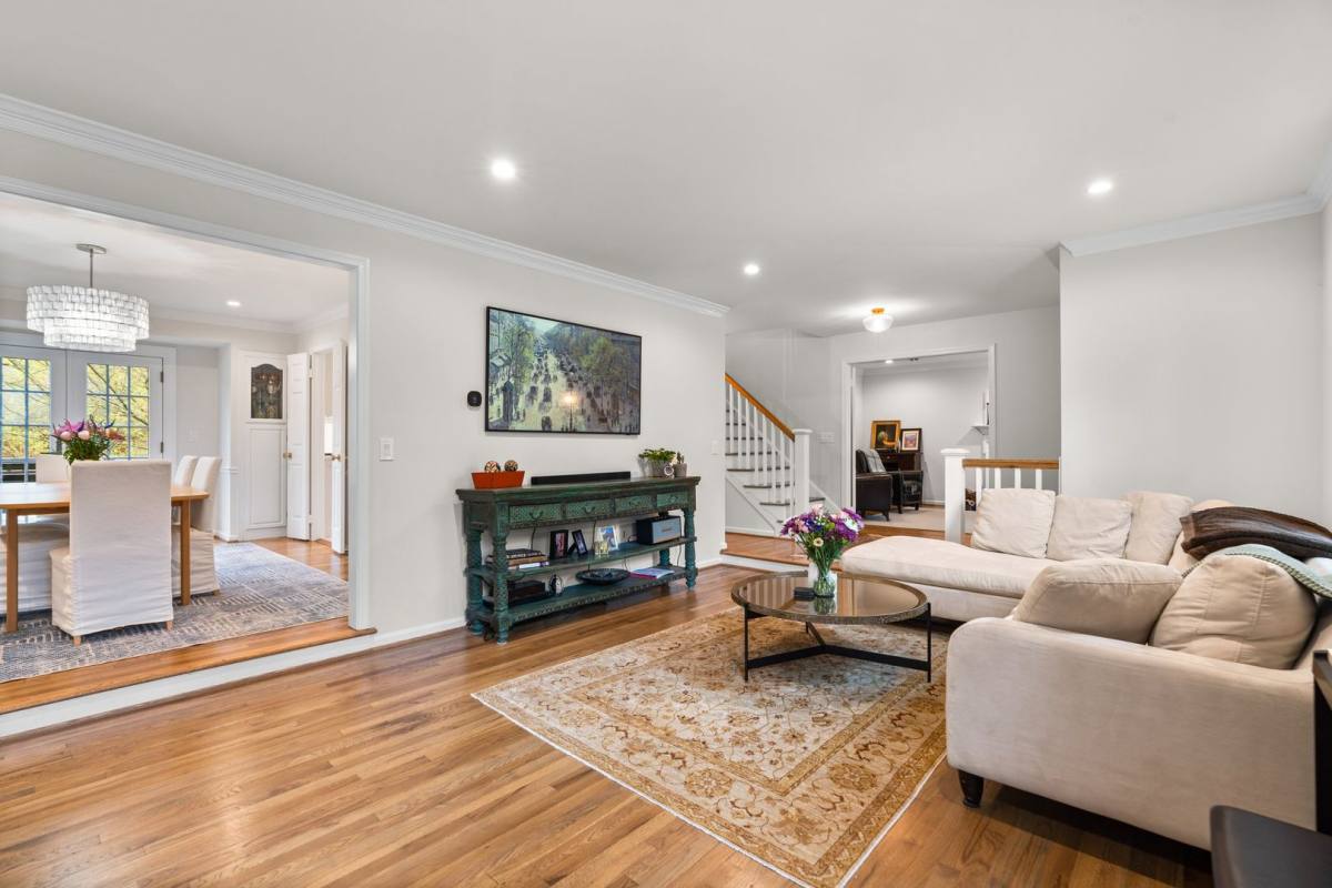 House for rent at 6309 Avalon Dr, Bethesda, MD 20816