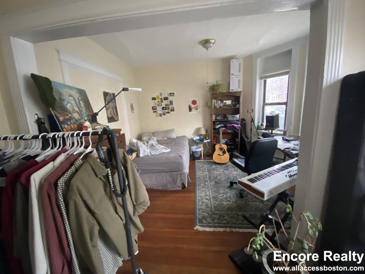Apartment for rent at 887 Huntington Ave #2, Boston, MA 02115