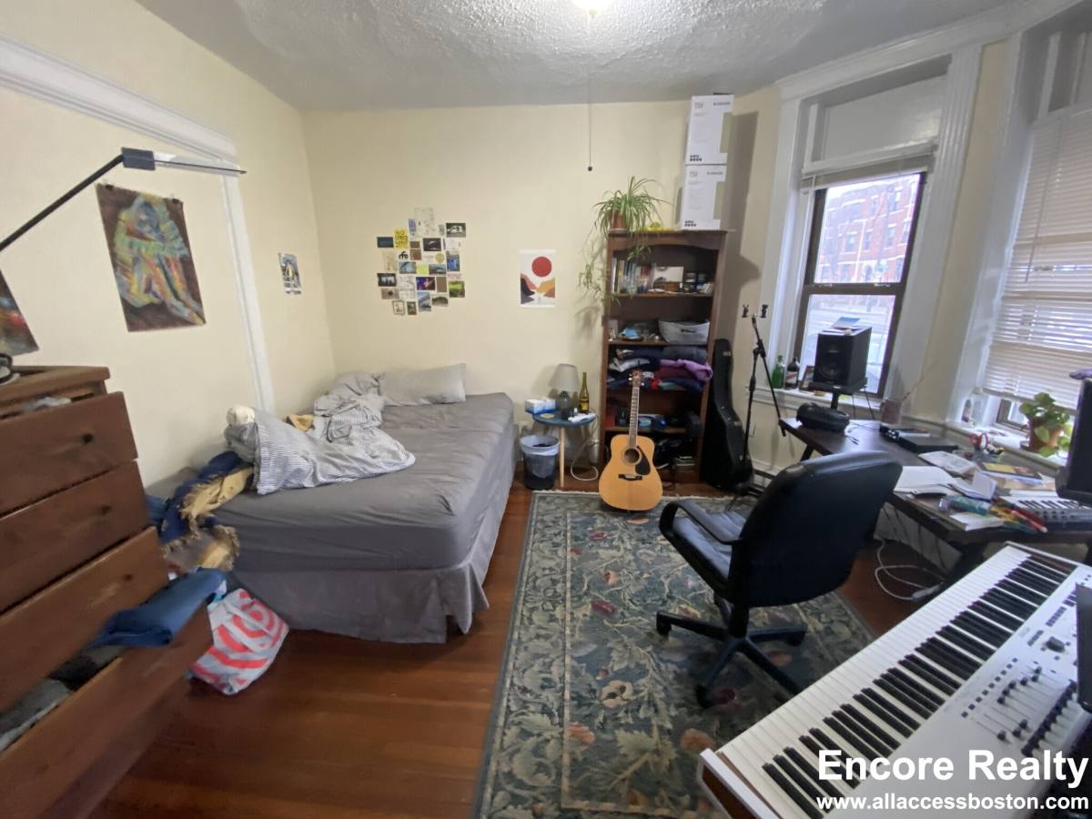 Apartment for rent at 887 Huntington Ave #2, Boston, MA 02115