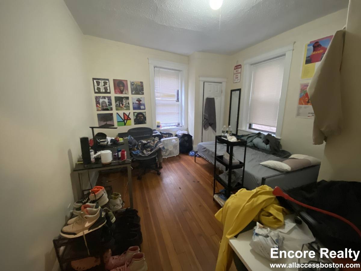 Apartment for rent at 887 Huntington Ave #2, Boston, MA 02115