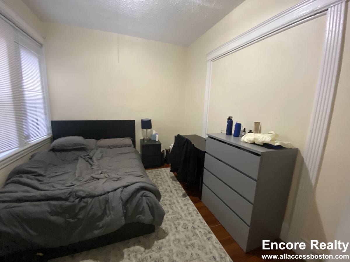 Apartment for rent at 887 Huntington Ave #2, Boston, MA 02115