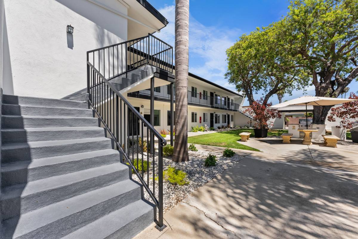 Apartment for rent at 1959-1961 Maple Ave, Costa Mesa, CA 92627
