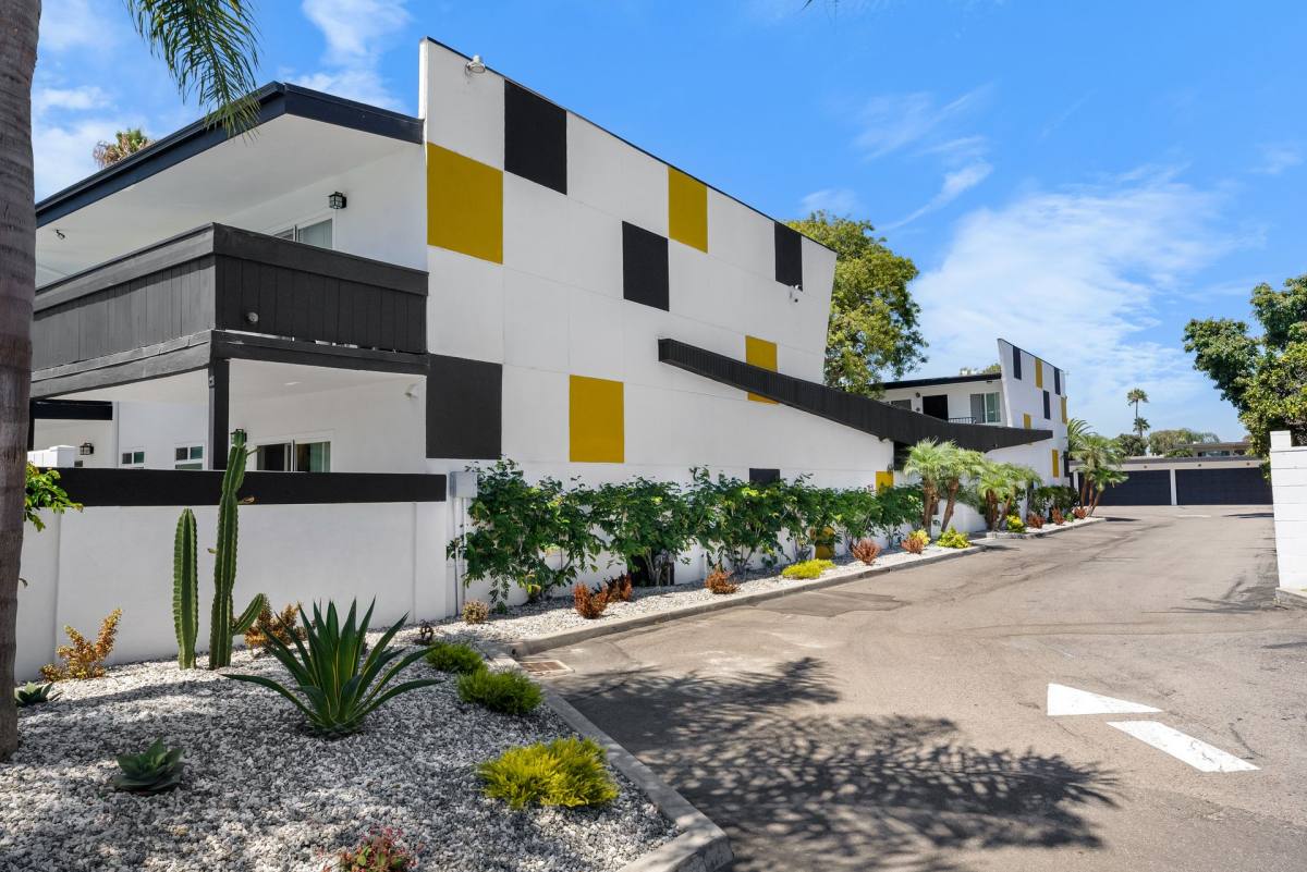 Apartment for rent at 1959-1961 Maple Ave, Costa Mesa, CA 92627