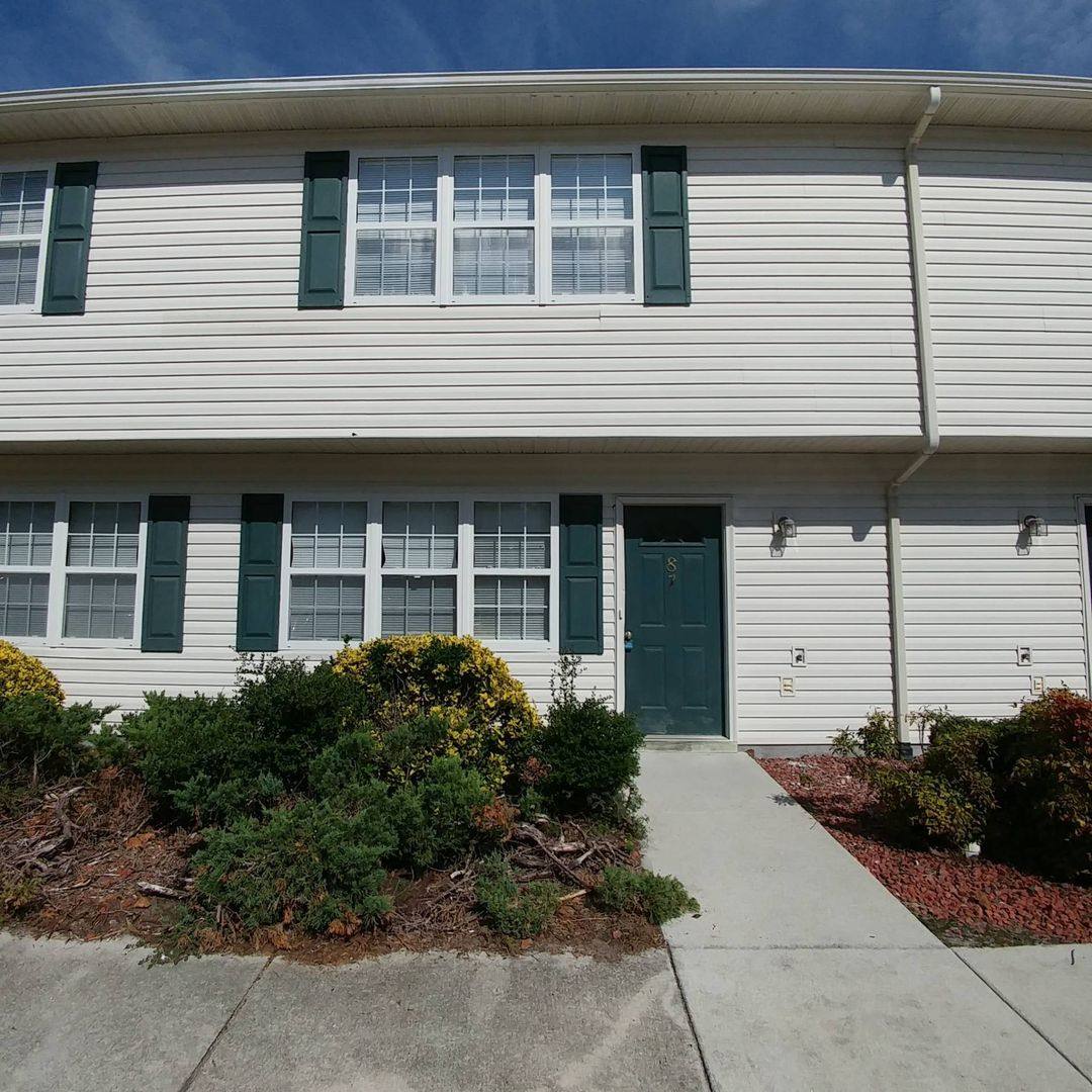 Townhouse for rent at 87 Century Court, Swansboro, NC 28584