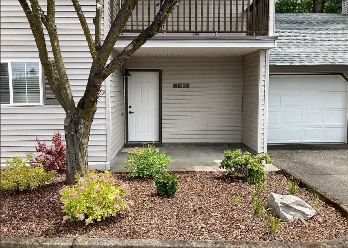 Townhouse for rent at 4713 SE Ina Ave, Portland, OR 97222