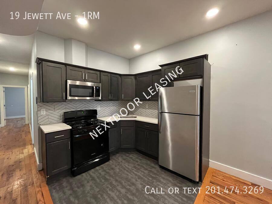 Apartment for rent at 19 Jewett Ave #1RM, Jersey City, NJ 07304