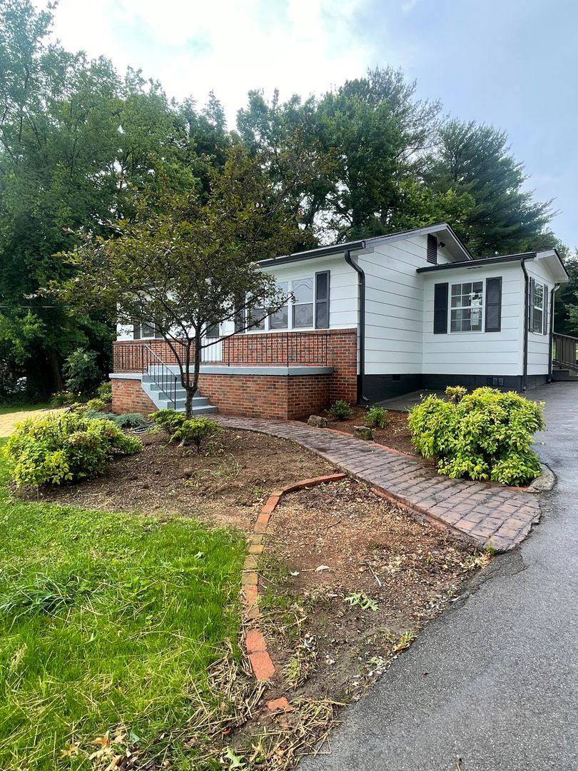 House for rent at 8436 Old Middlebrook Pike, Knoxville, TN 37923
