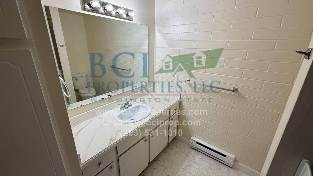 Townhouse for rent at 8624 Pacific Ave, Tacoma, WA 98444