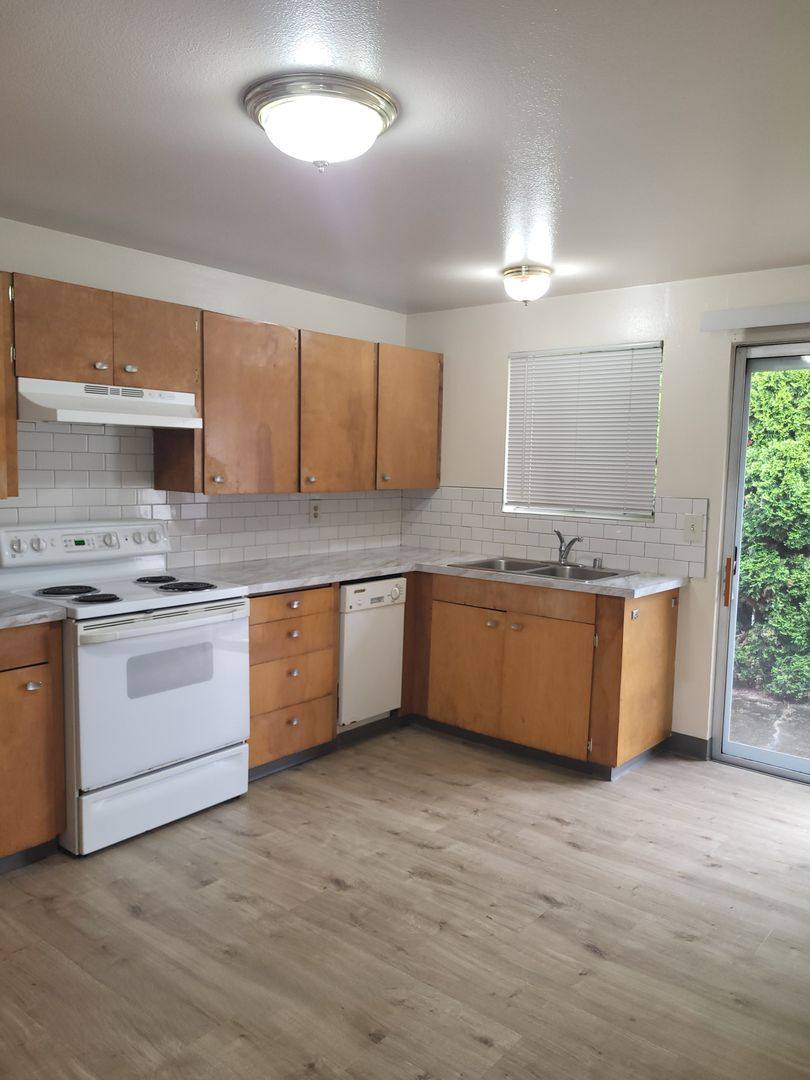 Apartment for rent at 735 2nd St NW, Puyallup, WA 98371