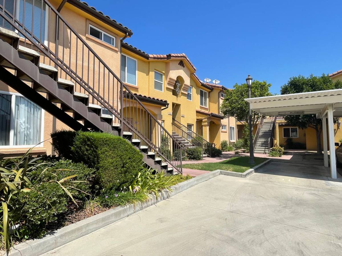 Apartment for rent at 10201 Remmet Ave, Chatsworth, CA 91311