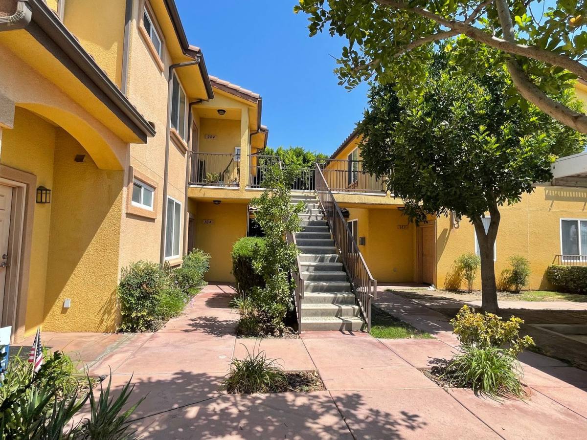 Apartment for rent at 10201 Remmet Ave, Chatsworth, CA 91311