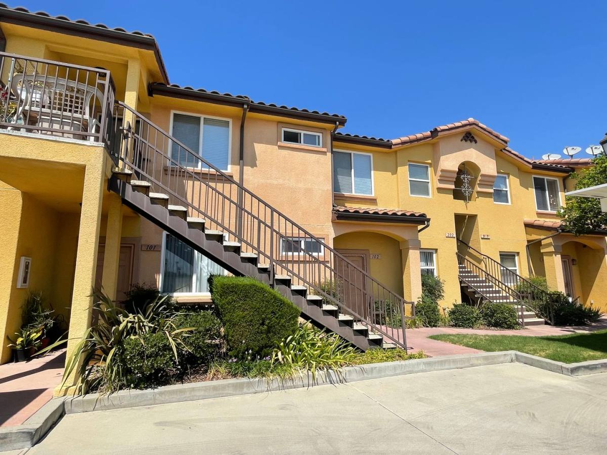 Apartment for rent at 10201 Remmet Ave, Chatsworth, CA 91311