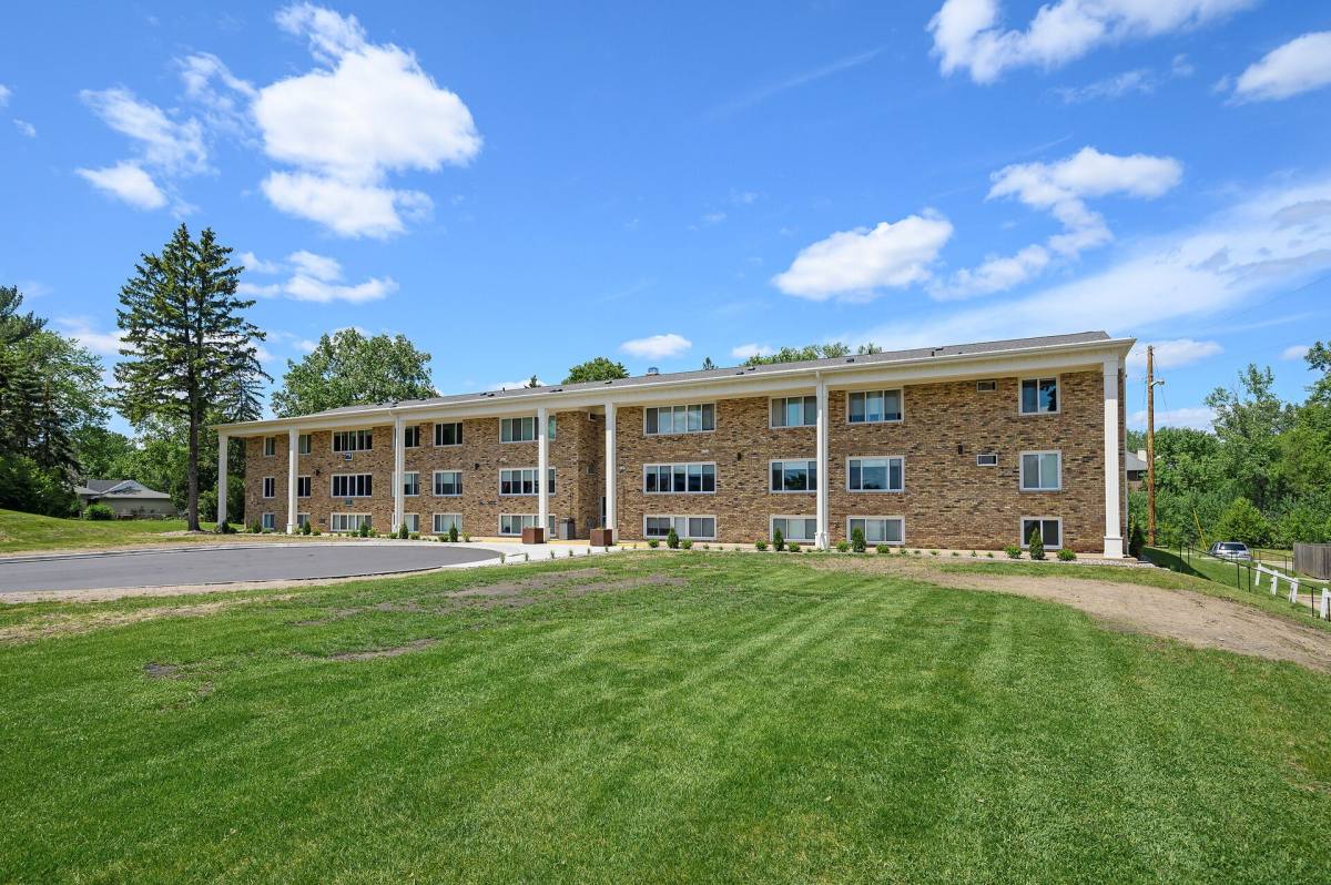 Apartment for rent at 6200 Golden Valley Rd, Minneapolis, MN 55422