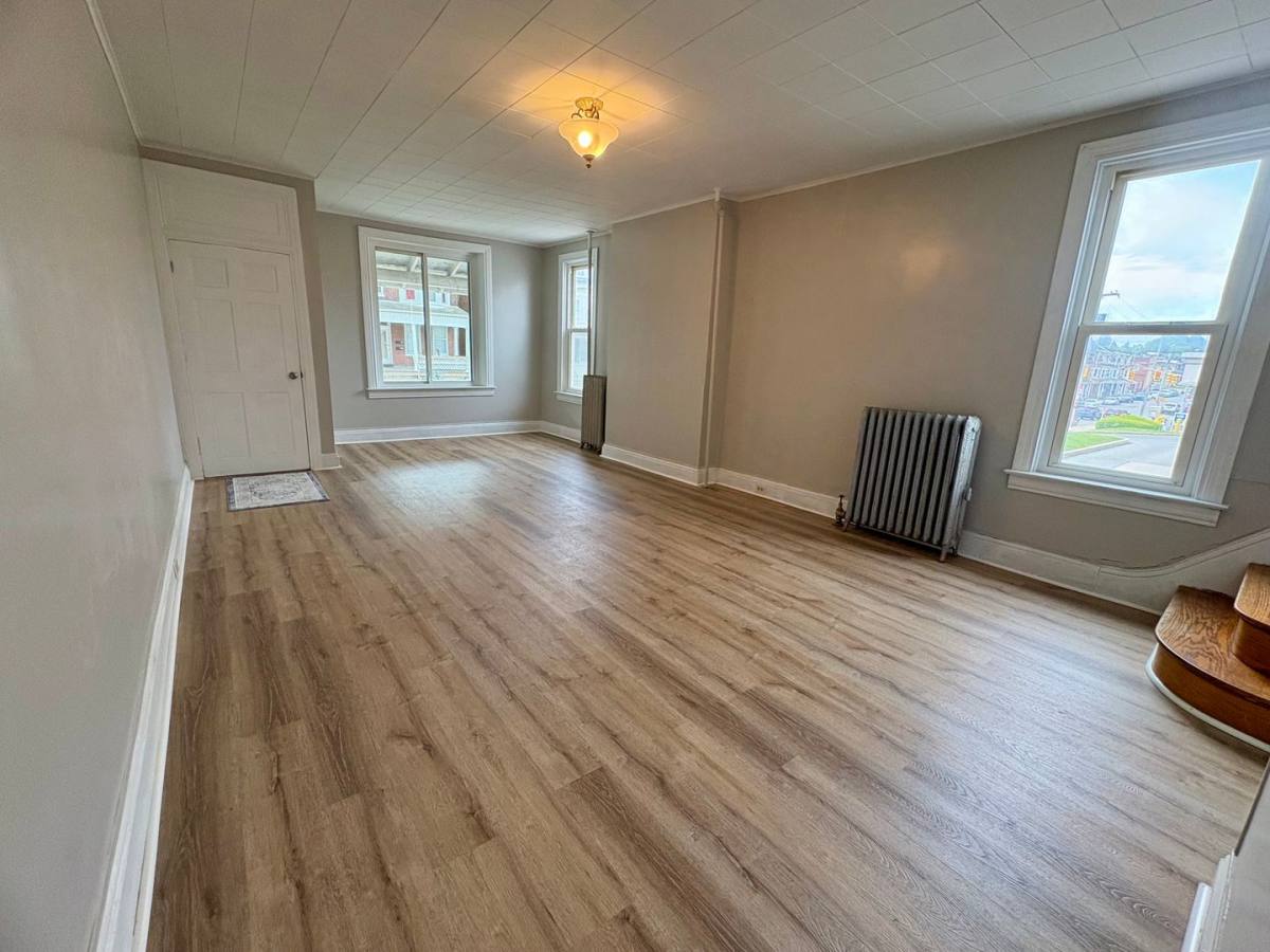Townhouse for rent at 923 W Princess St, York, PA 17401