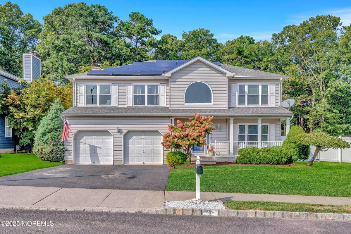 House for rent at 66 Diamond Lane, Howell, NJ 07731